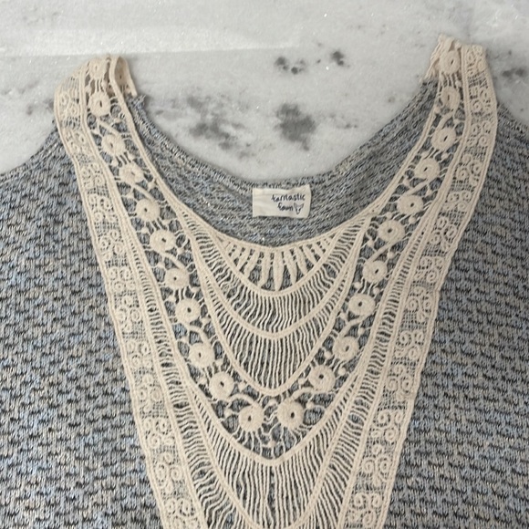 Light weight cold should knit top - Picture 2 of 5